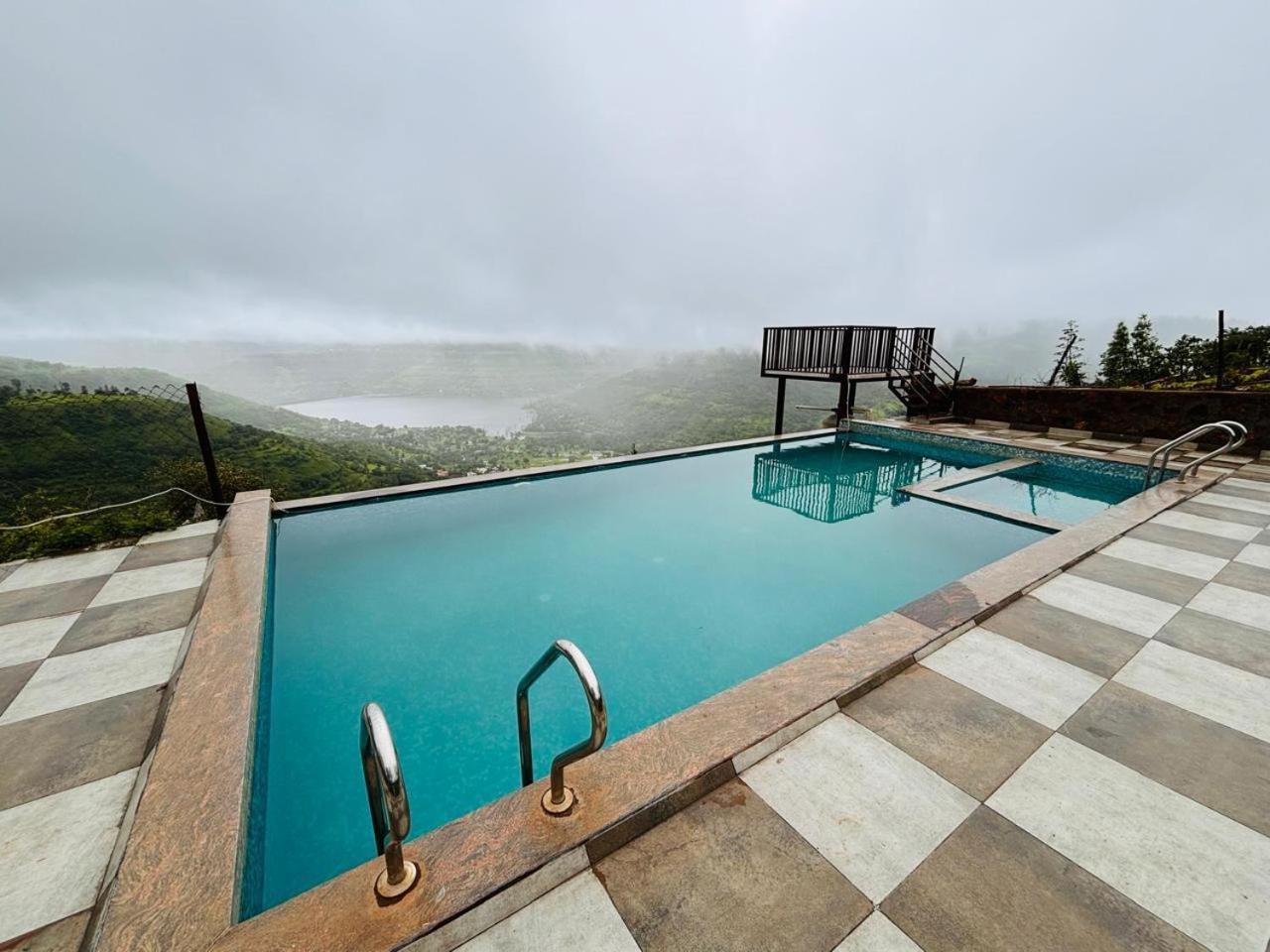Paramount 3 Ac Bedrooms Hall Garden With Lake View Panchgani Exterior photo