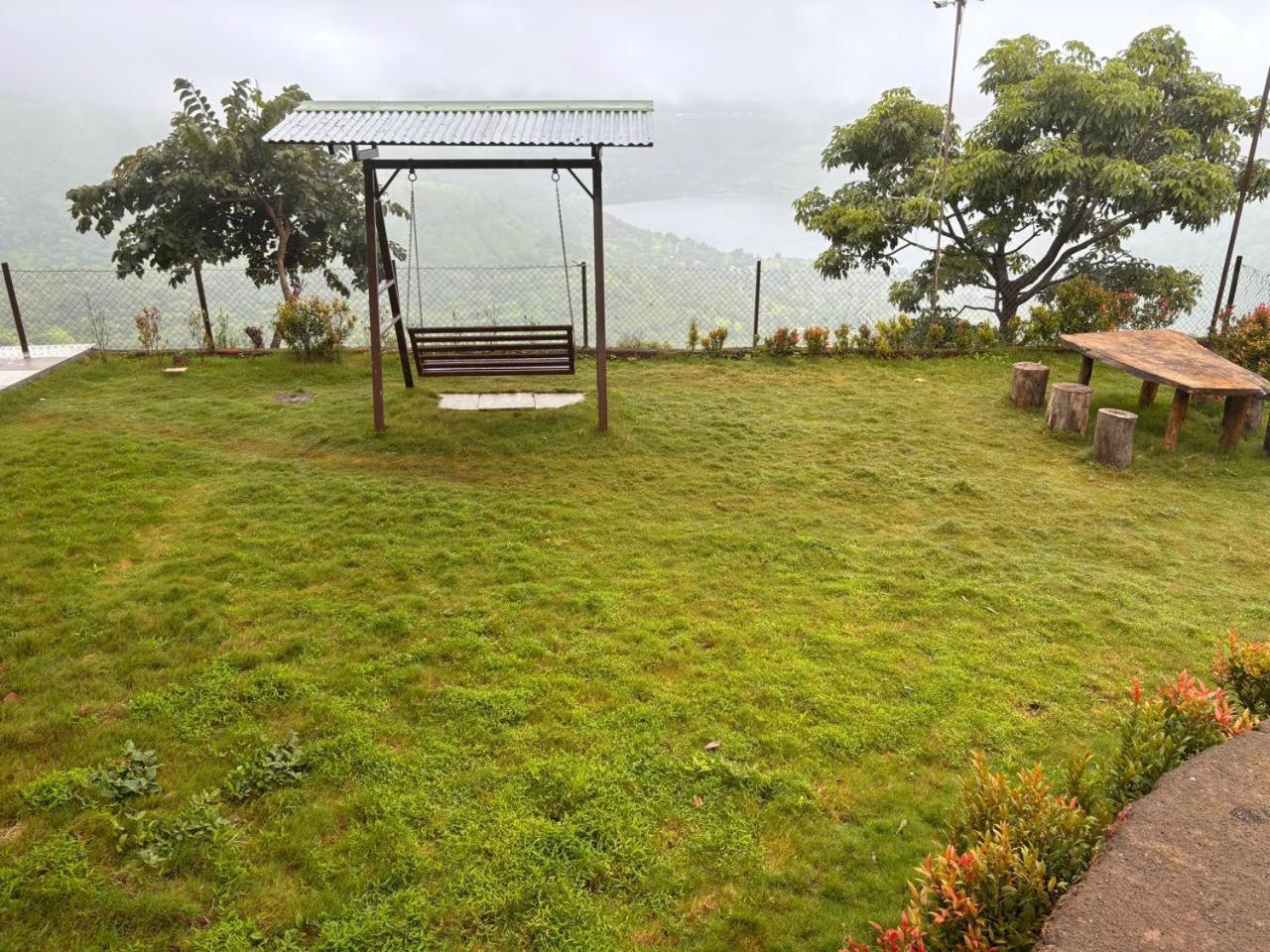 Paramount 3 Ac Bedrooms Hall Garden With Lake View Panchgani Exterior photo