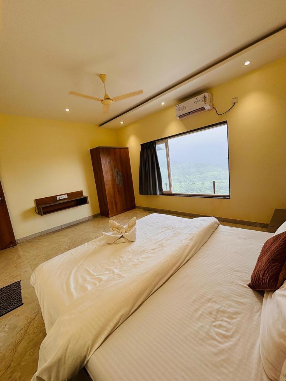 Paramount 3 Ac Bedrooms Hall Garden With Lake View Panchgani Exterior photo