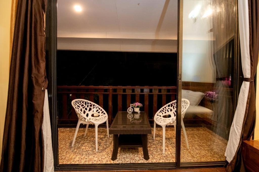 Paramount 3 Ac Bedrooms Hall Garden With Lake View Panchgani Exterior photo