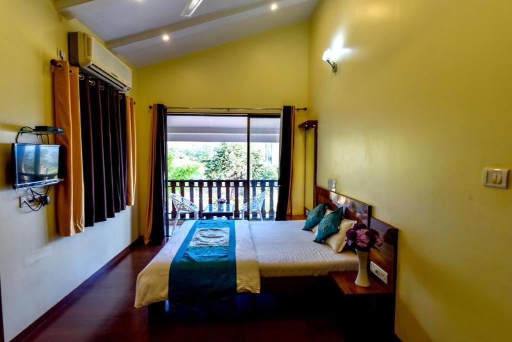 Paramount 3 Ac Bedrooms Hall Garden With Lake View Panchgani Exterior photo