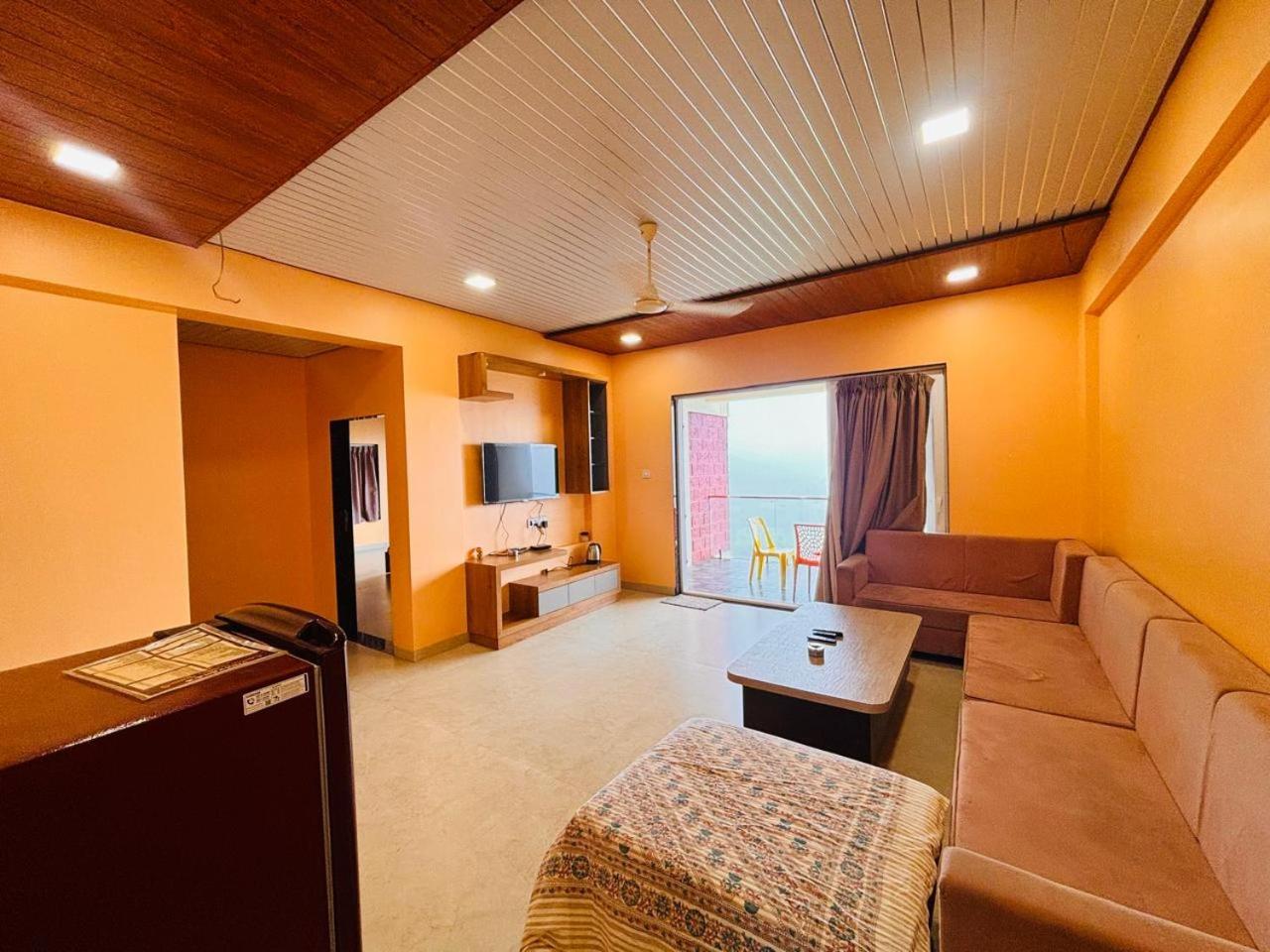 Paramount 3 Ac Bedrooms Hall Garden With Lake View Panchgani Exterior photo