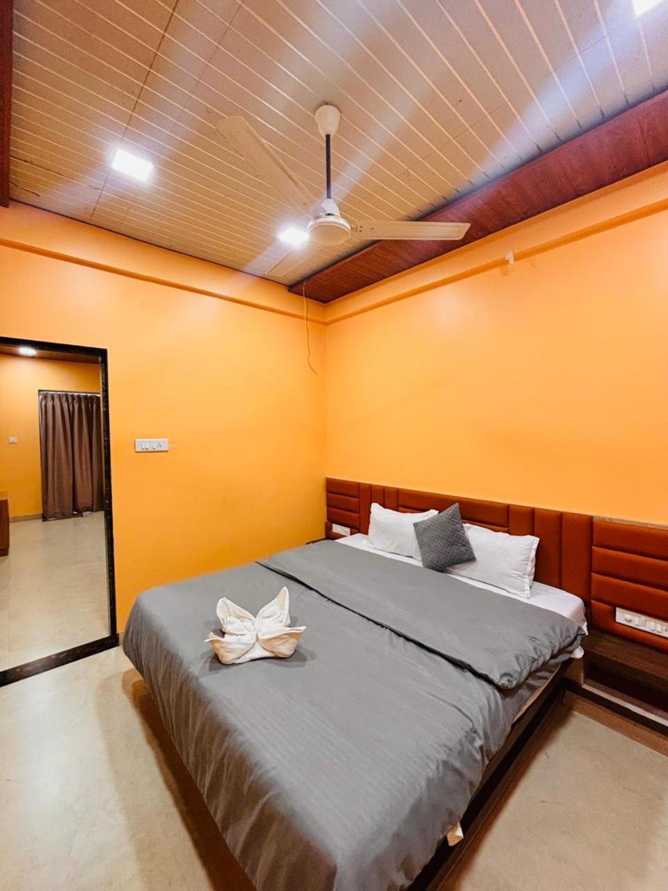 Paramount 3 Ac Bedrooms Hall Garden With Lake View Panchgani Exterior photo
