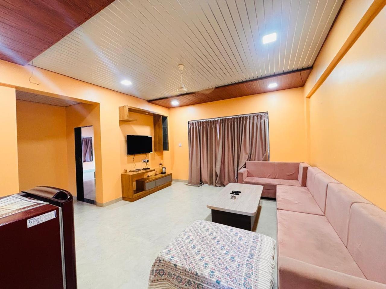 Paramount 3 Ac Bedrooms Hall Garden With Lake View Panchgani Exterior photo