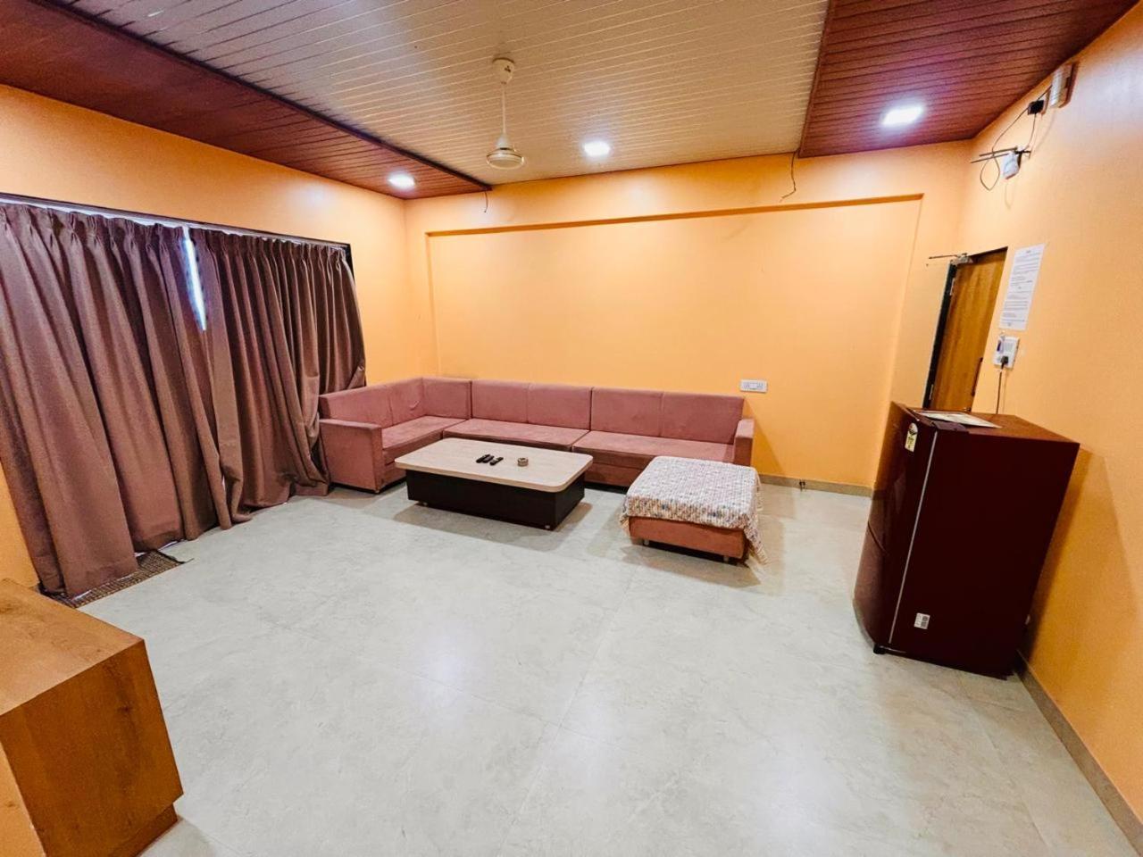 Paramount 3 Ac Bedrooms Hall Garden With Lake View Panchgani Exterior photo