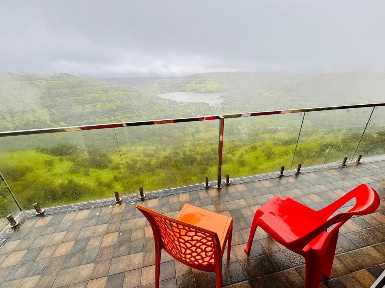 Paramount 3 Ac Bedrooms Hall Garden With Lake View Panchgani Exterior photo